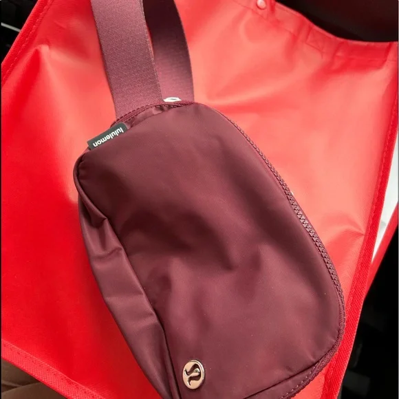 Lululemon Everywhere Belt Bag - Picture 3 of 3